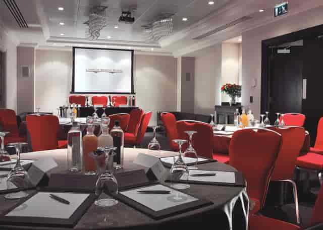 Shakespeare Suite II meeting room with round tables, ideal for workshops and presentations.