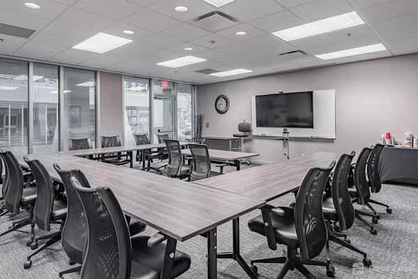 Private meeting room with U-shaped table, ideal for collaborative brainstorming sessions.