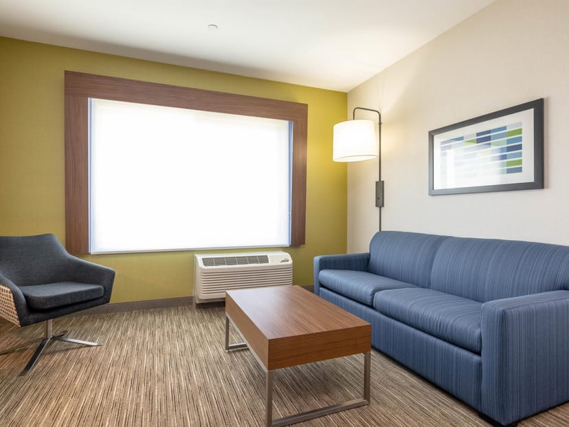 Holiday Inn Express & Suites San Jose ...