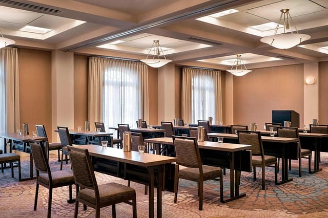 Café Soleil meeting room with natural light, perfect for corporate events and workshops.