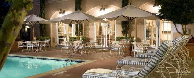 Poolside Bar at The Westin Palo Alto, elegant lounge chairs for outdoor events.
