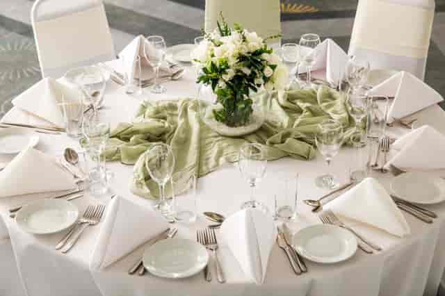 Elegant round table setup in Mercure Bedford for formal dinners and corporate events.