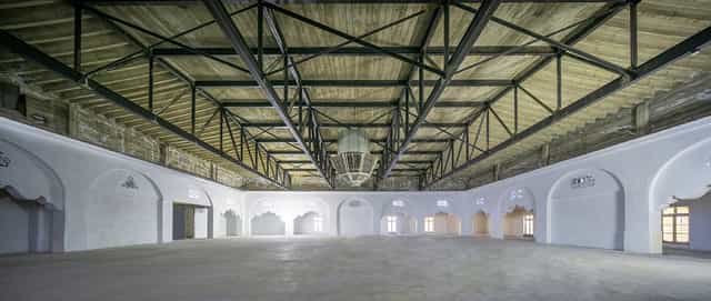 Large Rooftop venue with high ceilings, perfect for conferences and exhibitions.