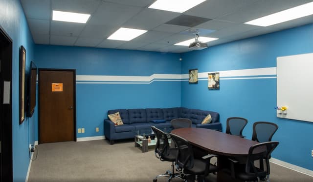 2 Lounge/Green Rooms