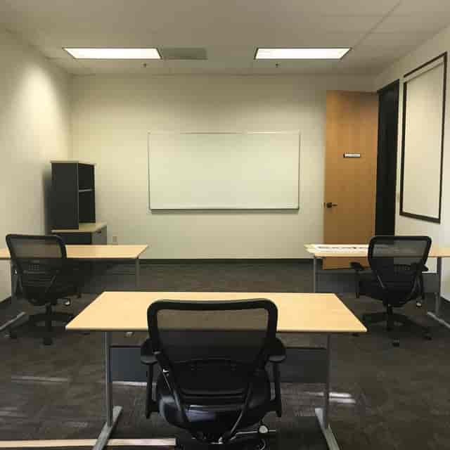 Medium Conference Room with ergonomic chairs, ideal for workshops and training sessions.