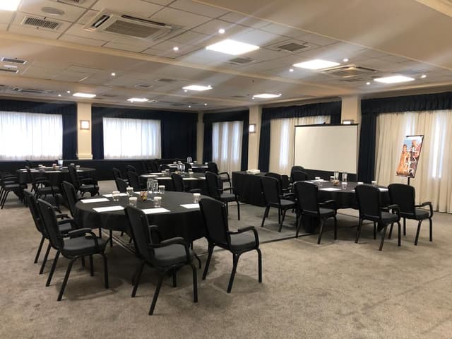 Mercure Cardiff North Hotel