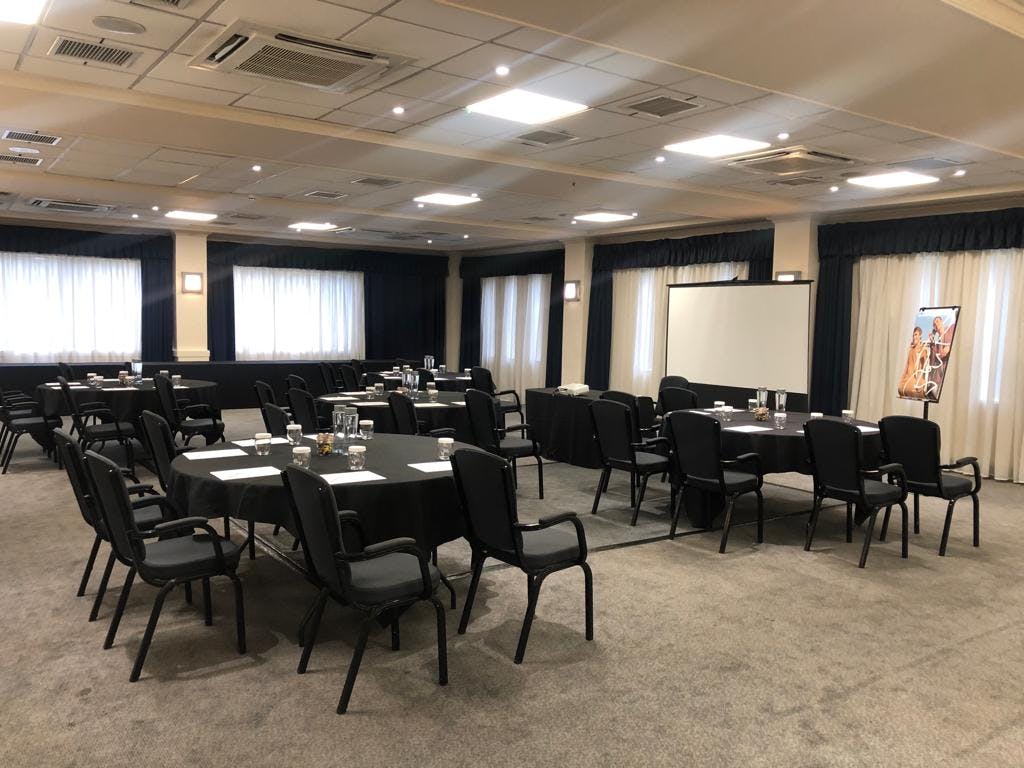 Mercure Cardiff North Hotel - Carmarthen Suite image 1