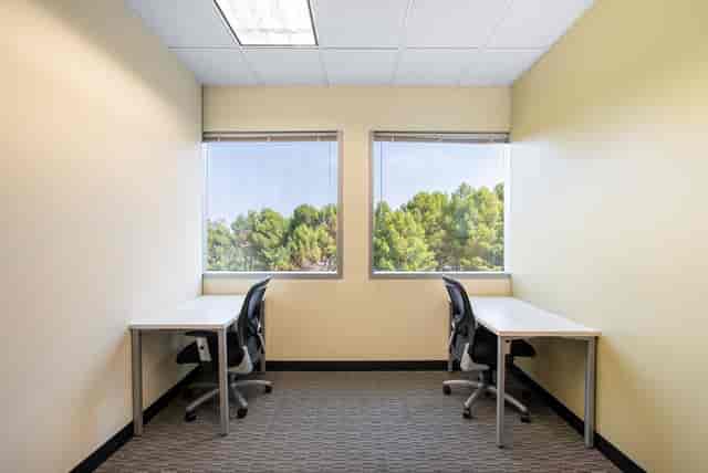 Minimalist meeting space in Techmart Center with ergonomic chairs, ideal for discussions.