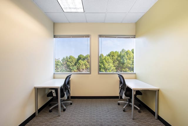 Minimalist meeting space in Techmart Center with ergonomic chairs, ideal for discussions.