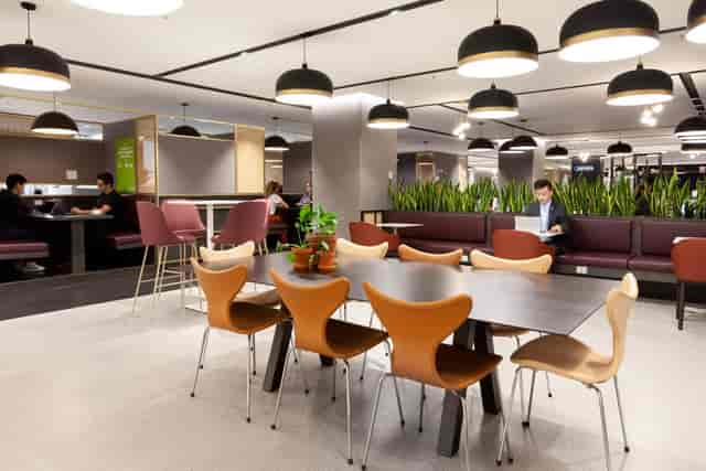 Modern meeting space with natural light for workshops and networking in Santa Clara.