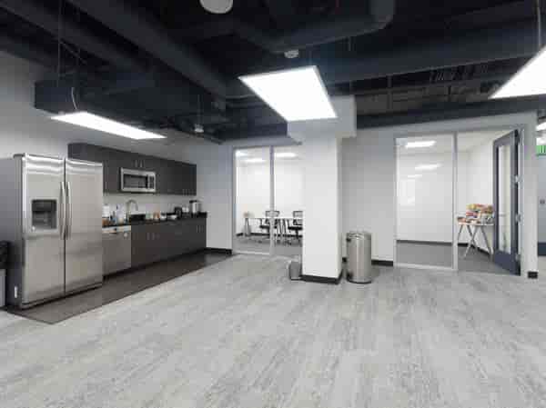 Modern meeting space with kitchenette, ideal for networking events and casual meetings.