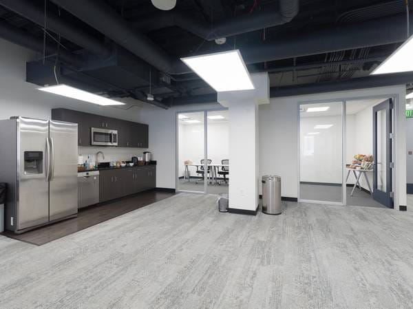 Modern meeting space with kitchenette, ideal for networking events and casual meetings.