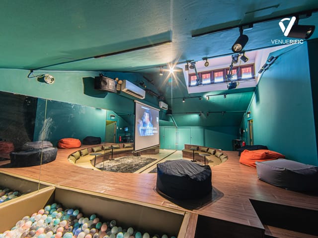 Versatile meeting space with circular seating for workshops and team-building events.