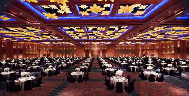 Resorts World Function Rooms with elegant round tables for banquets and conferences.