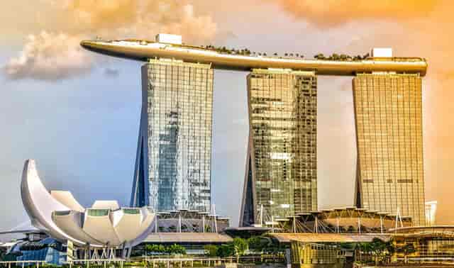 Marina Bay Sands with rooftop pool, ideal for events and conferences in Singapore.
