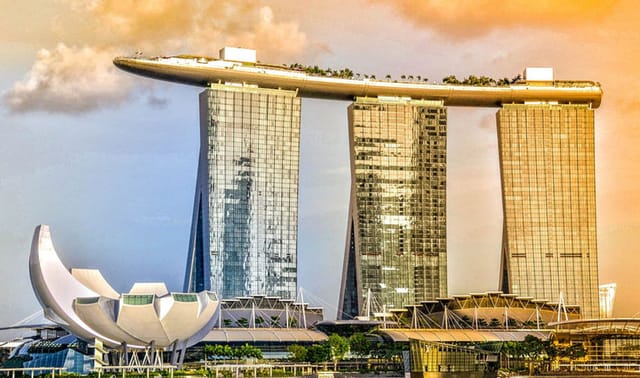 Marina Bay Sands with rooftop pool, ideal for events and conferences in Singapore.