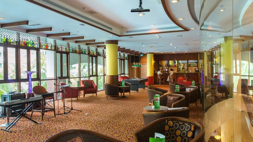 Spacious lounge at Holiday Inn Batam, perfect for networking events and meetings.