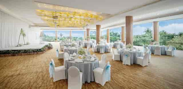 Wedding venue at Shangri-La Rasa Sentosa with elegant blue and white decor.