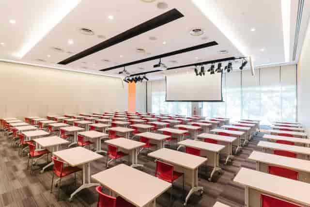 Classroom training room with flexible seating for workshops and seminars at Venue Square.
