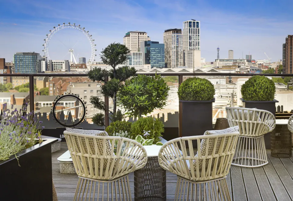 Stylish rooftop terrace at H10 London Waterloo, perfect for networking events and receptions.