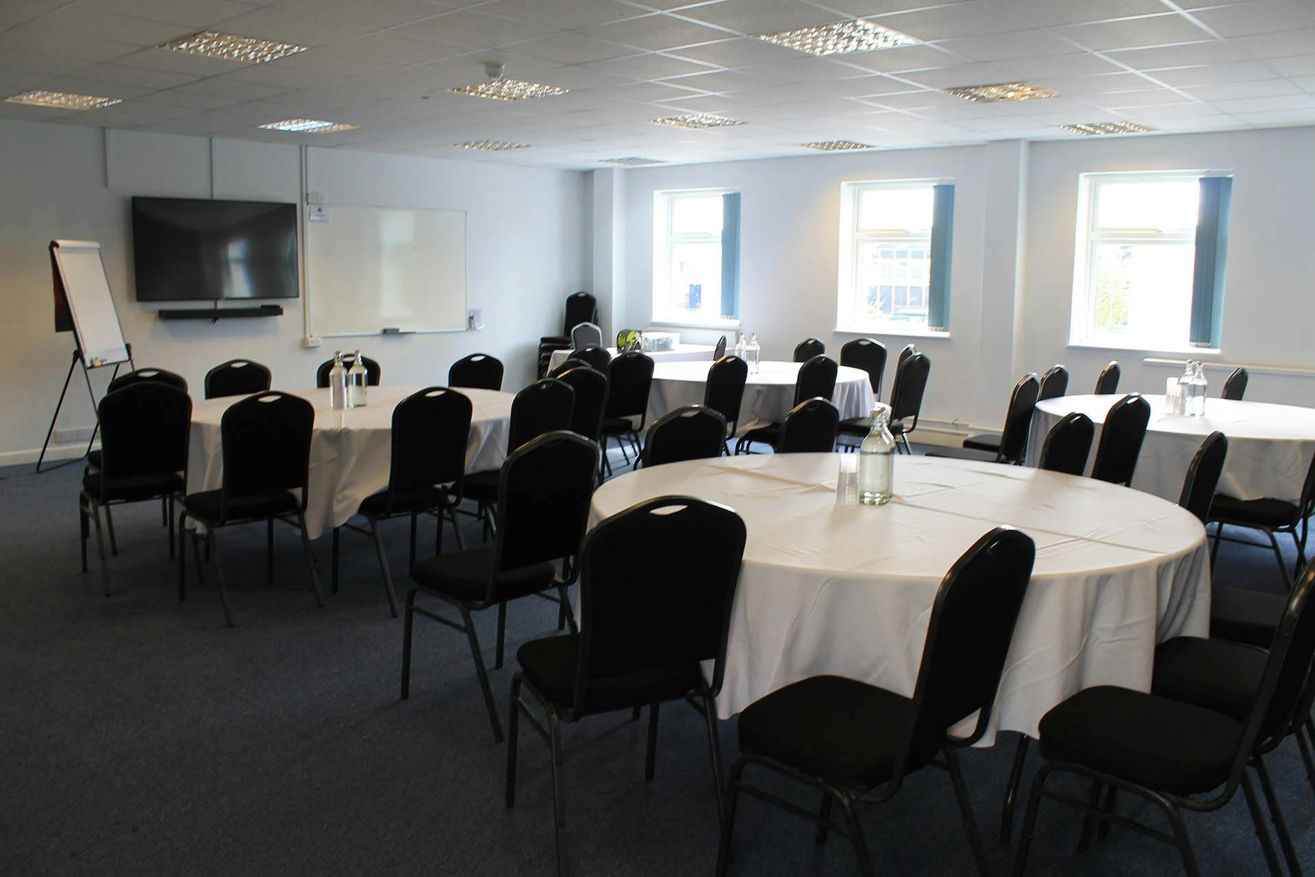 Hinksey Room at The King's Centre, Oxford: bright meeting space for workshops and presentations.