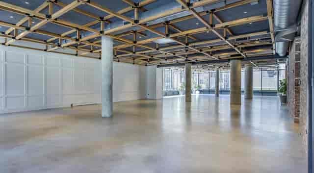 Modern event space with open floor plan, ideal for corporate meetings and social gatherings.