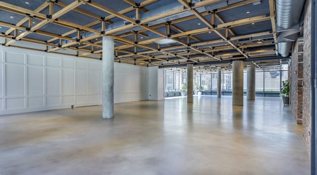 Modern event space with open floor plan, ideal for corporate meetings and social gatherings.
