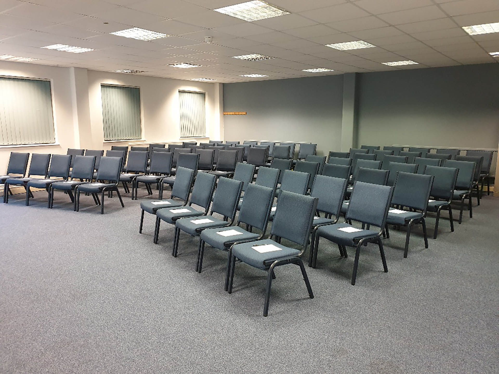 Hinksey Room at The King's Centre, Oxford: organized meeting space for events.