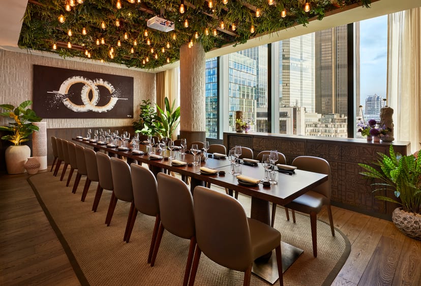 Private dining room in Los Mochis, London: elegant table, ideal for corporate meetings and events.