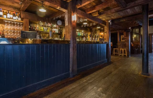 Bishop's Vaults at Dirty Dicks