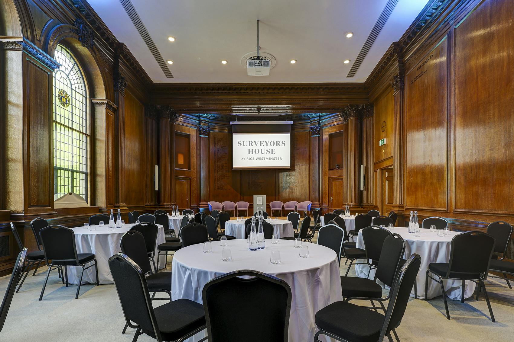 Lecture Hall in Surveyors House with round tables, ideal for meetings and presentations.