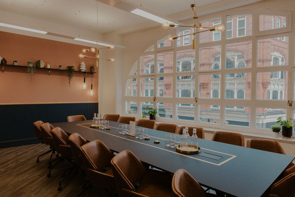 Modern meeting room in Wizu Workspace, featuring a long table for corporate events.