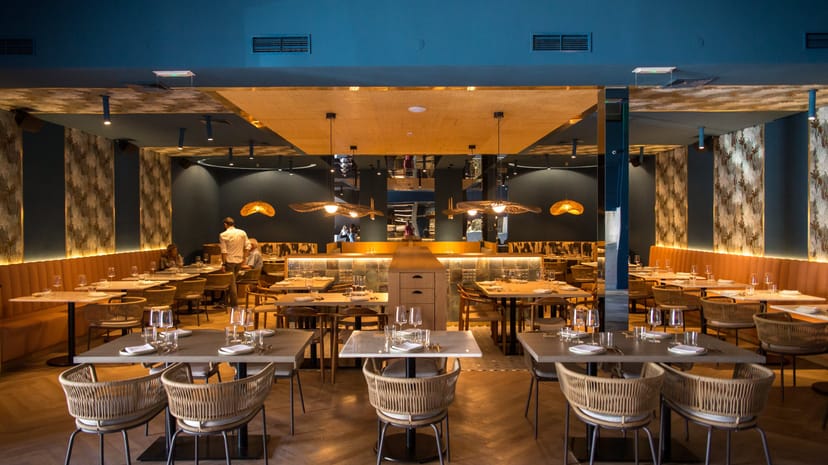 Modern restaurant in Lota da Esquina, ideal for intimate gatherings and corporate events.