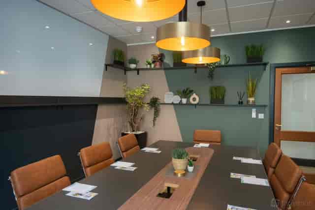 Harlow Suite boardroom with biophilic design for professional meetings and corporate events.