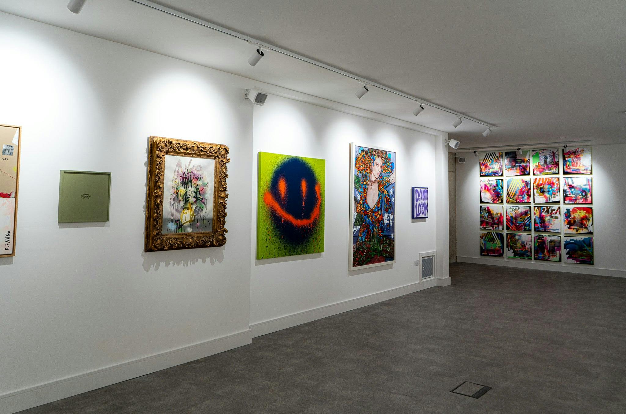 Vibrant Helm Gallery exhibition hall, ideal for creative events and meetings.