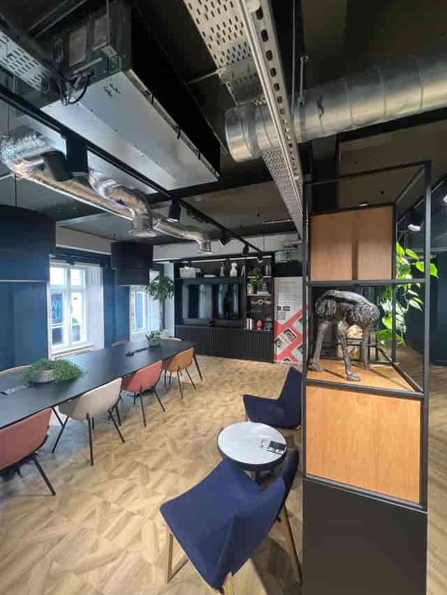 Modern meeting space with colorful chairs for creative events and presentations.