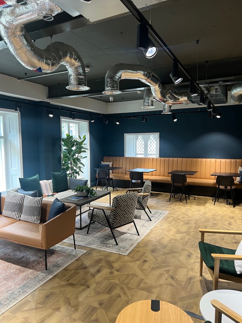 Modern meeting space with natural light for workshops and networking at Wizu Workspace.