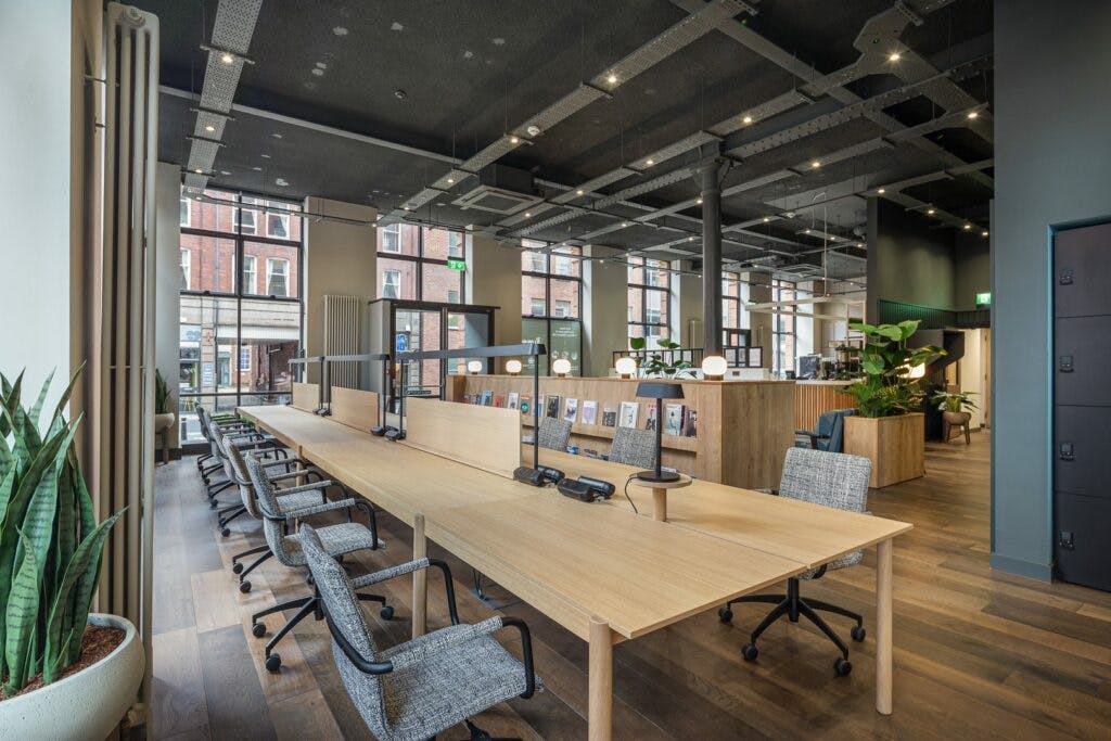 Modern meeting room with wooden table, ideal for collaboration and networking events.