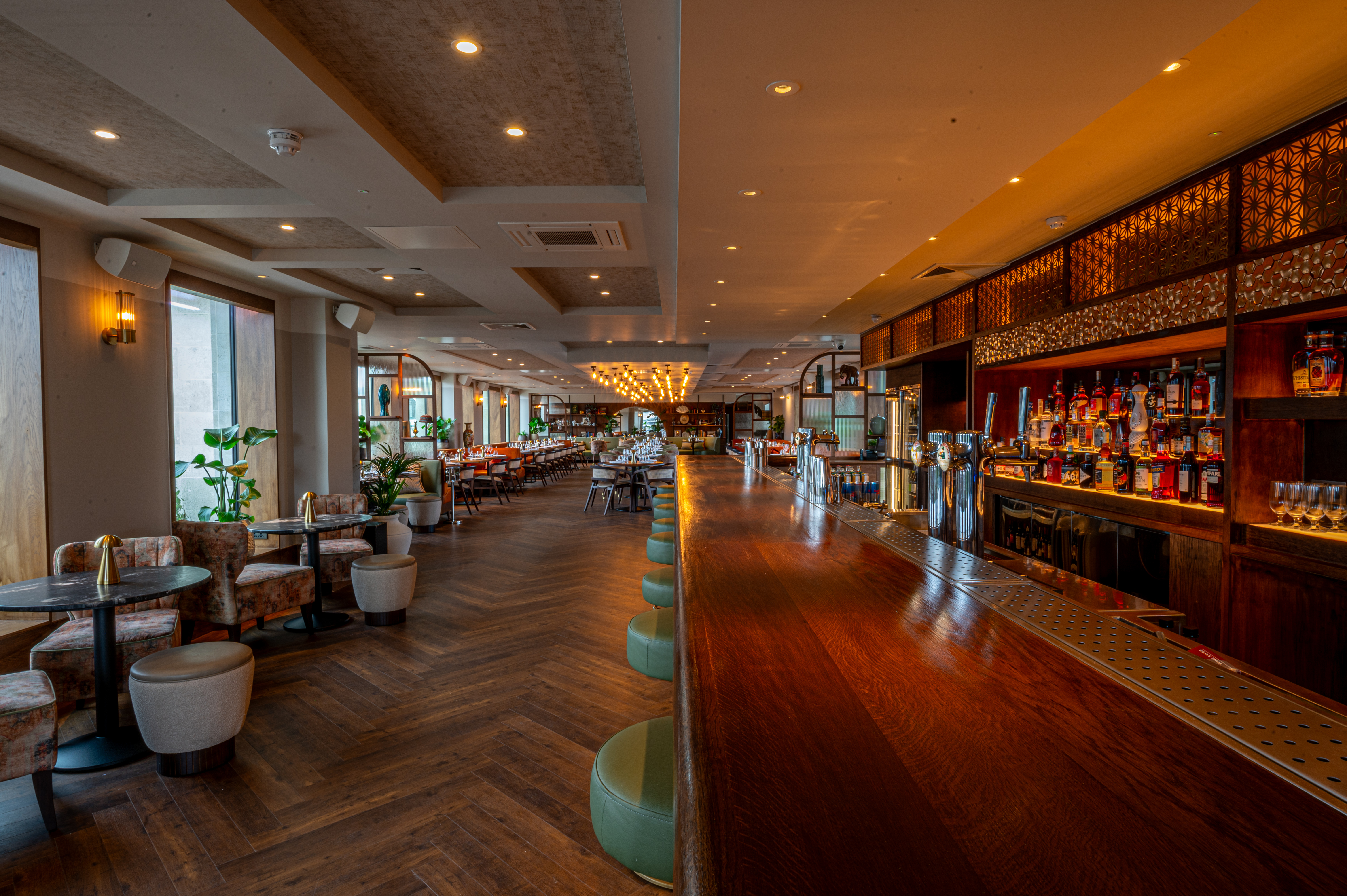 Elegant venue in Kitty Hawk with natural light, ideal for meetings and events. - Banner