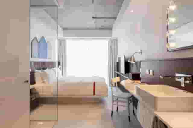 Ruby Zoe Hotel & Bar
