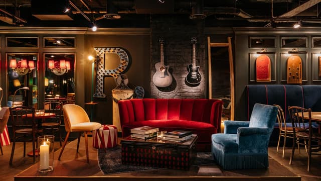 Ruby Zoe Hotel & Bar