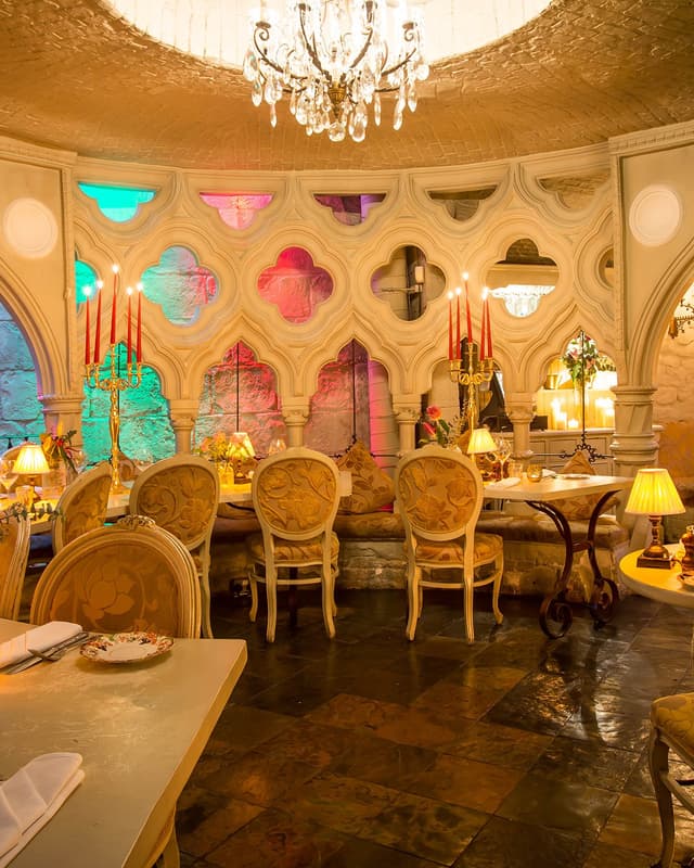 Beach Blanket Babylon