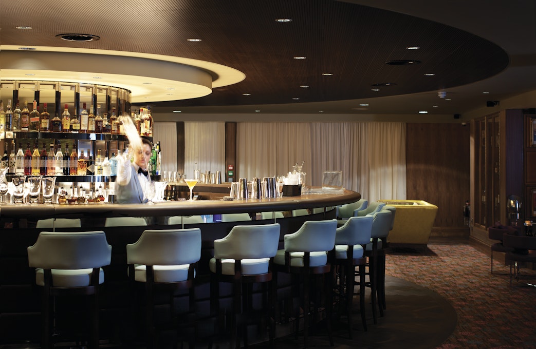 Sleek bar at Hilton London Syon Park, perfect for networking events and social gatherings. - Banner