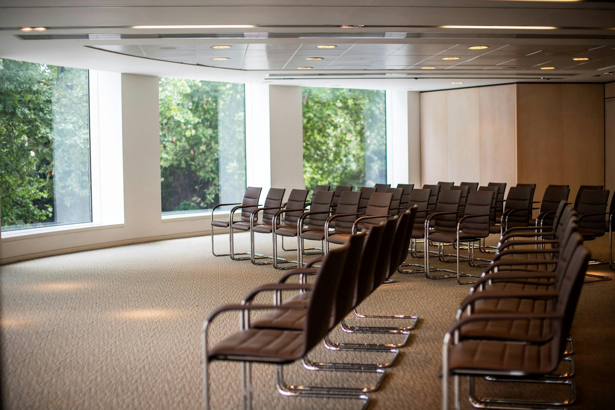 Large meeting room in Royal Lancaster London with modern design, ideal for events.