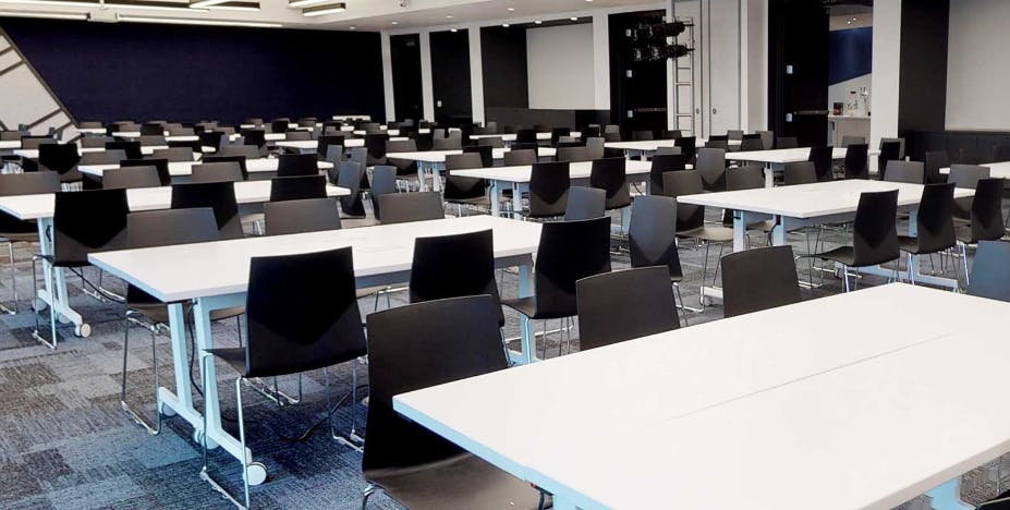 Versatile meeting space at The Forum, Convene Philadelphia, ideal for workshops and conferences.