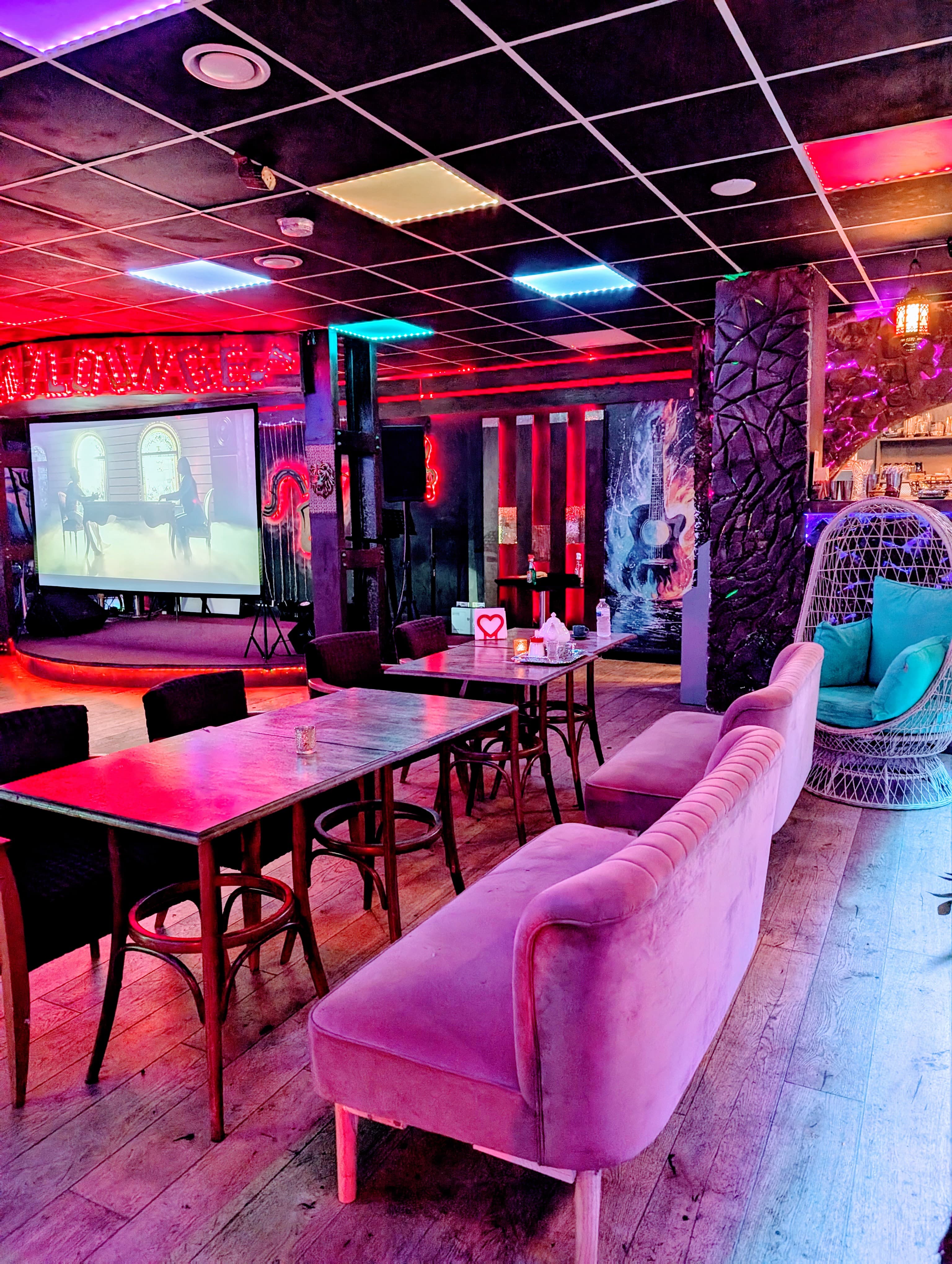 Vibrant Dream Lounge event space with cozy seating for meetings and social gatherings. - Banner