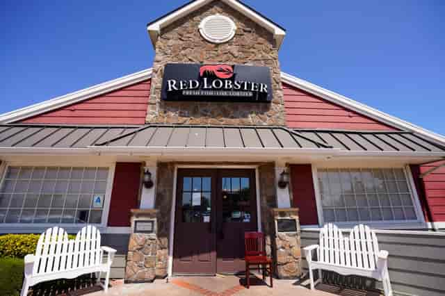Red Lobster dining area, inviting space for casual corporate meetings and seafood events.