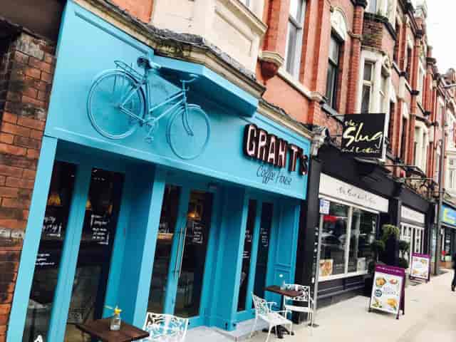 Vibrant blue café exterior at Gran T’s Coffee House, ideal for casual meetings and networking.