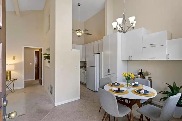 Bright dining room at Effie's Restaurant, ideal for meetings and gatherings.