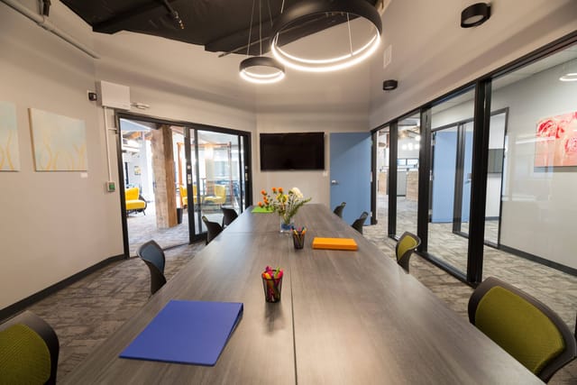 Modern meeting room at Satellite Workplaces Los Gatos, ideal for team collaboration and brainstorming.